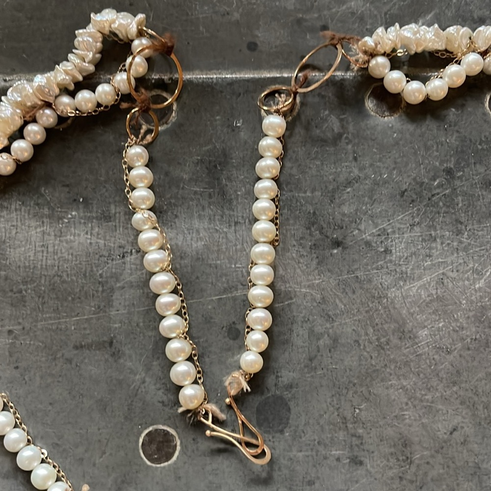 Melissa Joy Manning Pearl and gold necklace - Picture 15 of 16